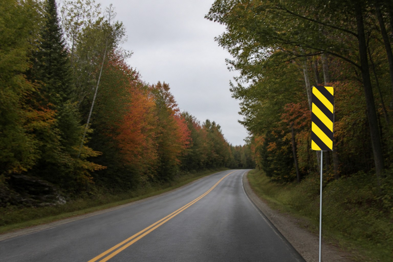 Ontario road sign: Hazard marker - pass to the right of the obstruction