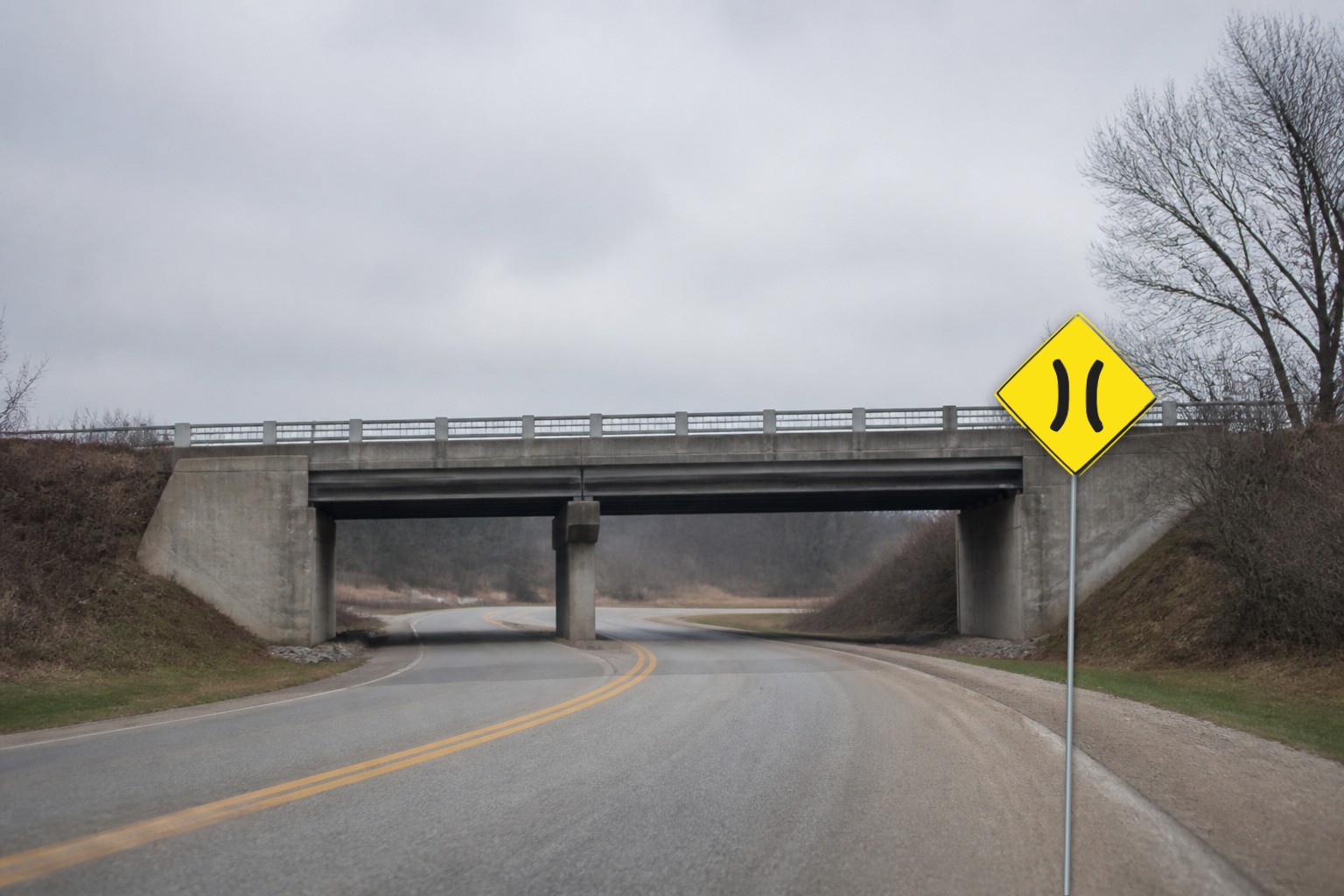 Ontario road sign: Narrow bridge ahead